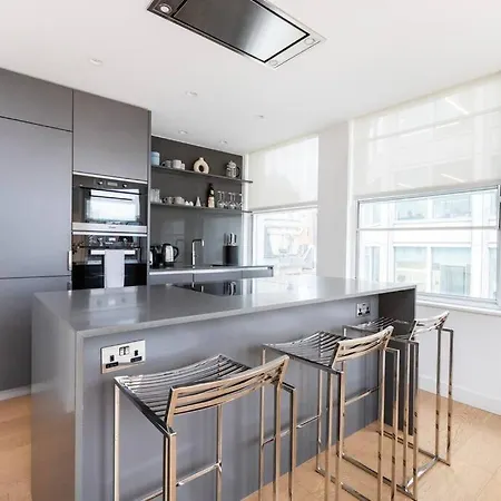 Perfect One Bed In Green Park Station London Exterior photo