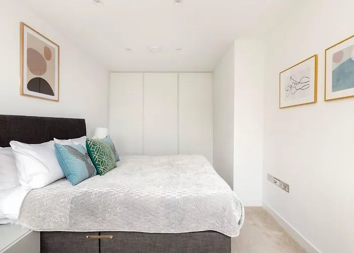 Perfect One Bed In Green Park Station
